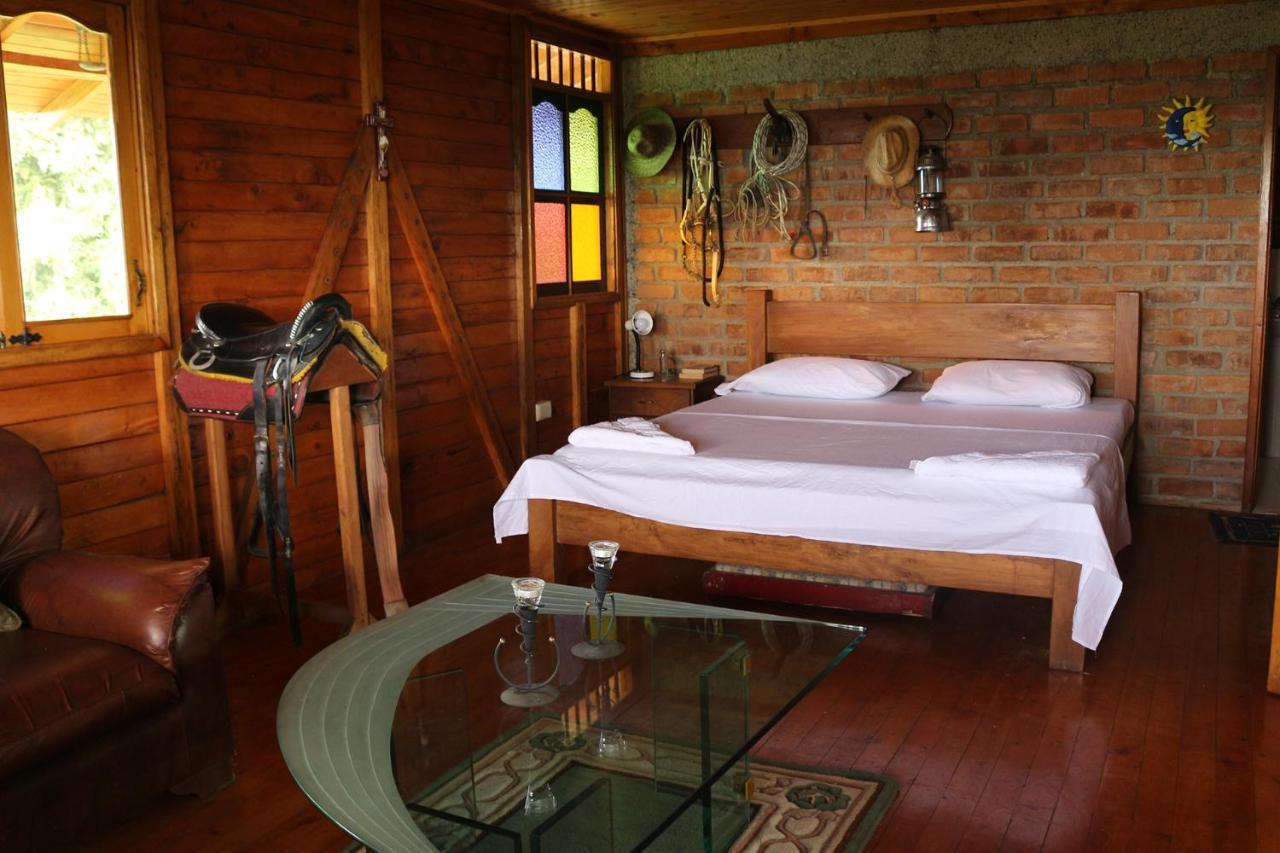 Finca Chalet La Tawa Sevilla  ภายนอก รูปภาพ